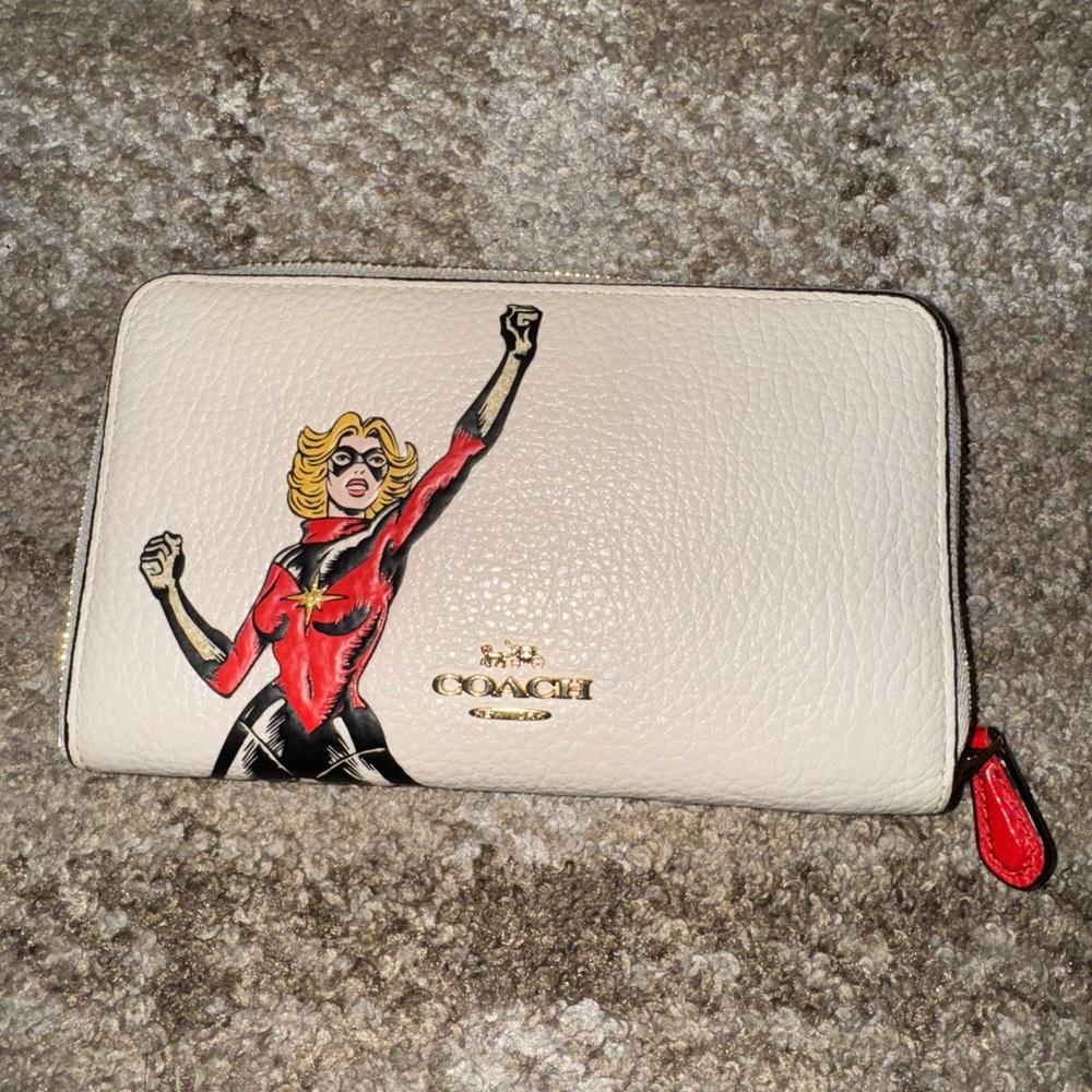 Coach Zipper Wallet Marvel